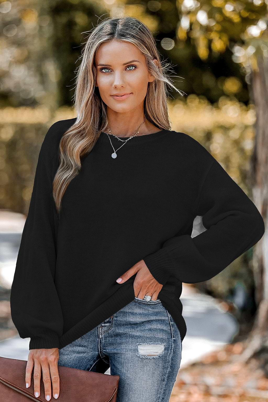 Sweter z wycięciem i wiązaniem na plecach