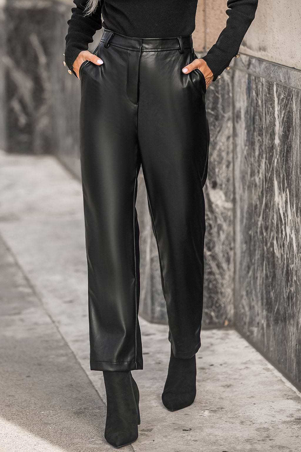 Pantalones de cuero sintético frescos de otoño