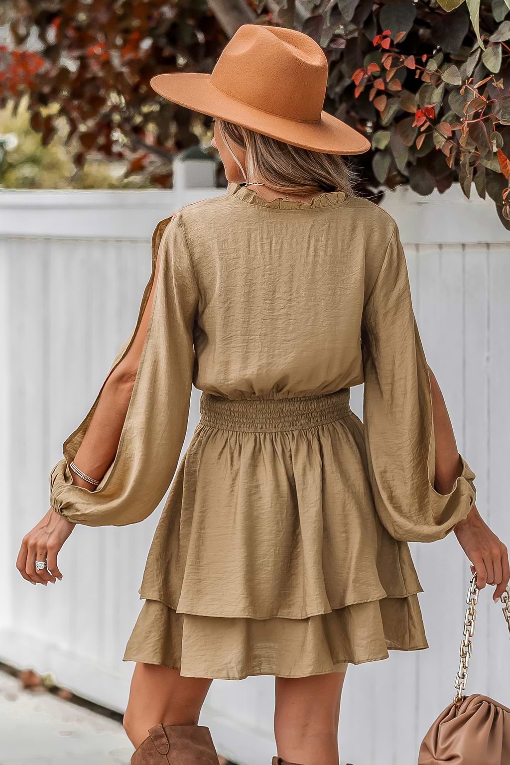 Minivestido fruncido con volantes y hojas de otoño