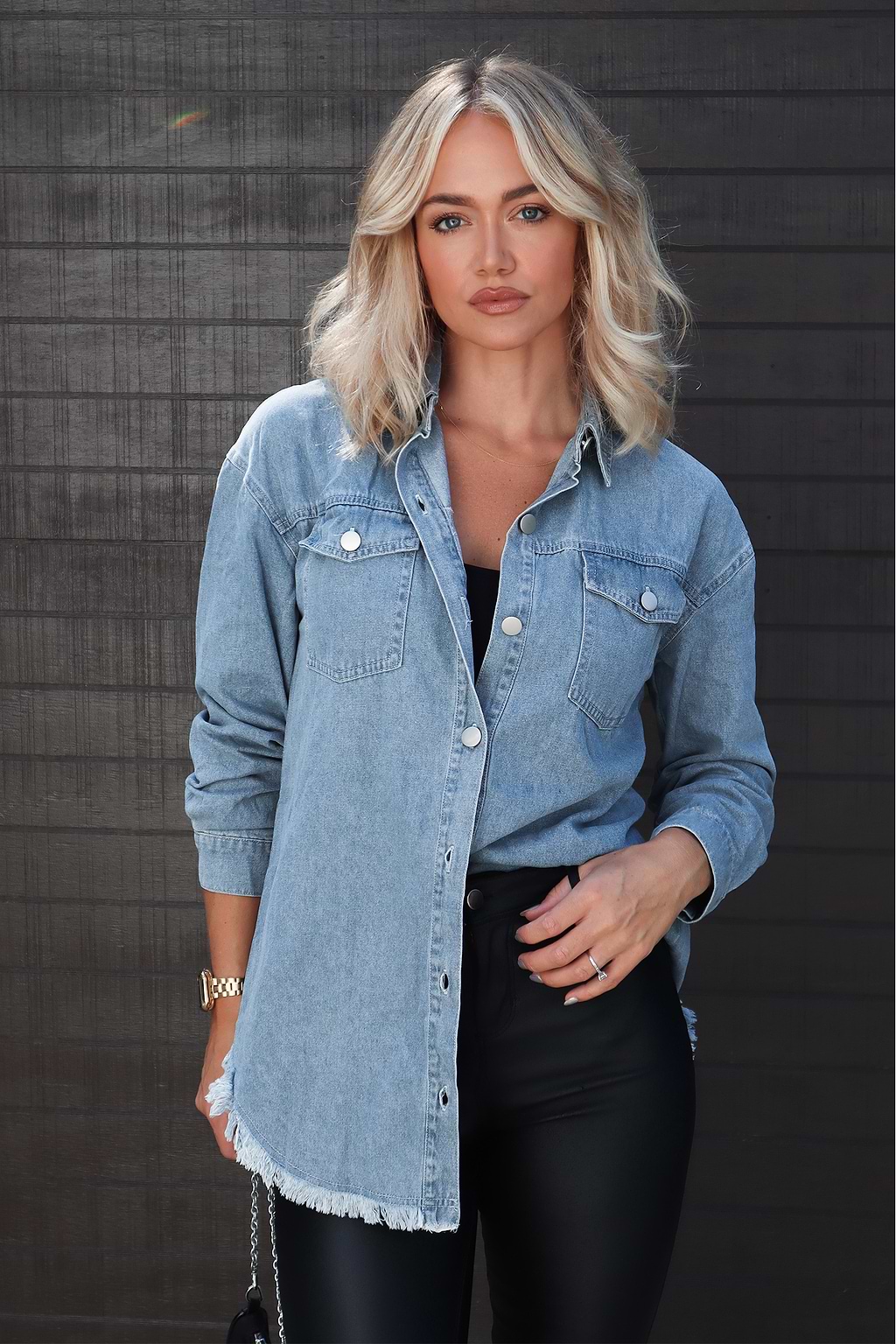 Veste en denim à boutons sur le devant effilochée
