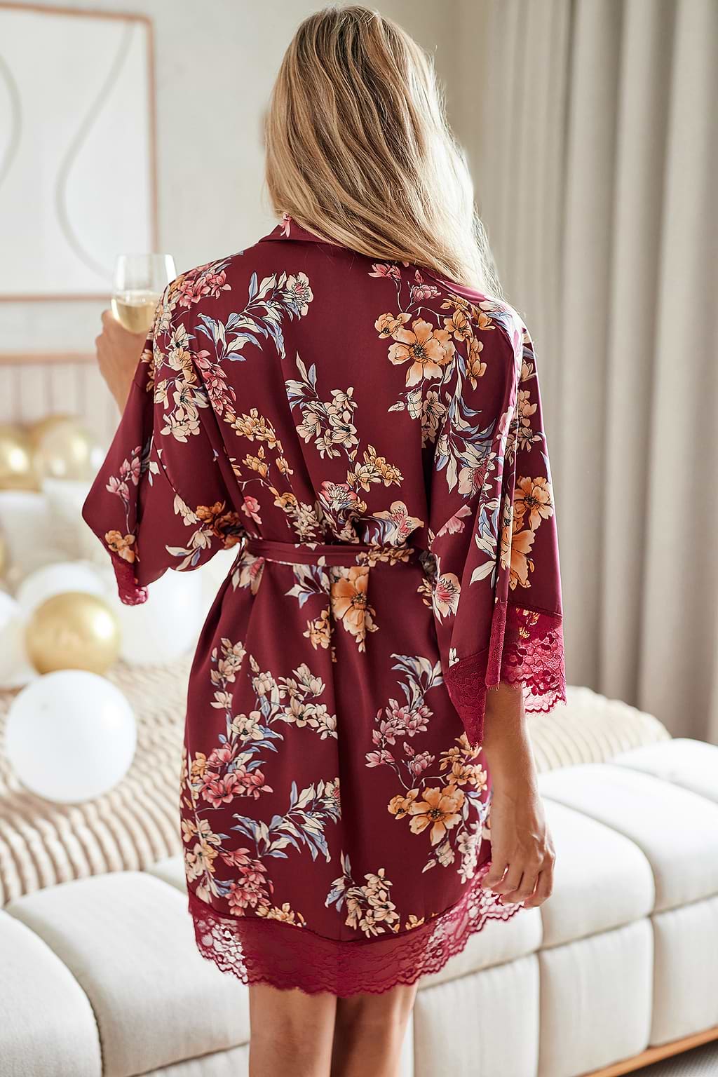 Bata con cinturón y estampado floral de fiesta de pijamas