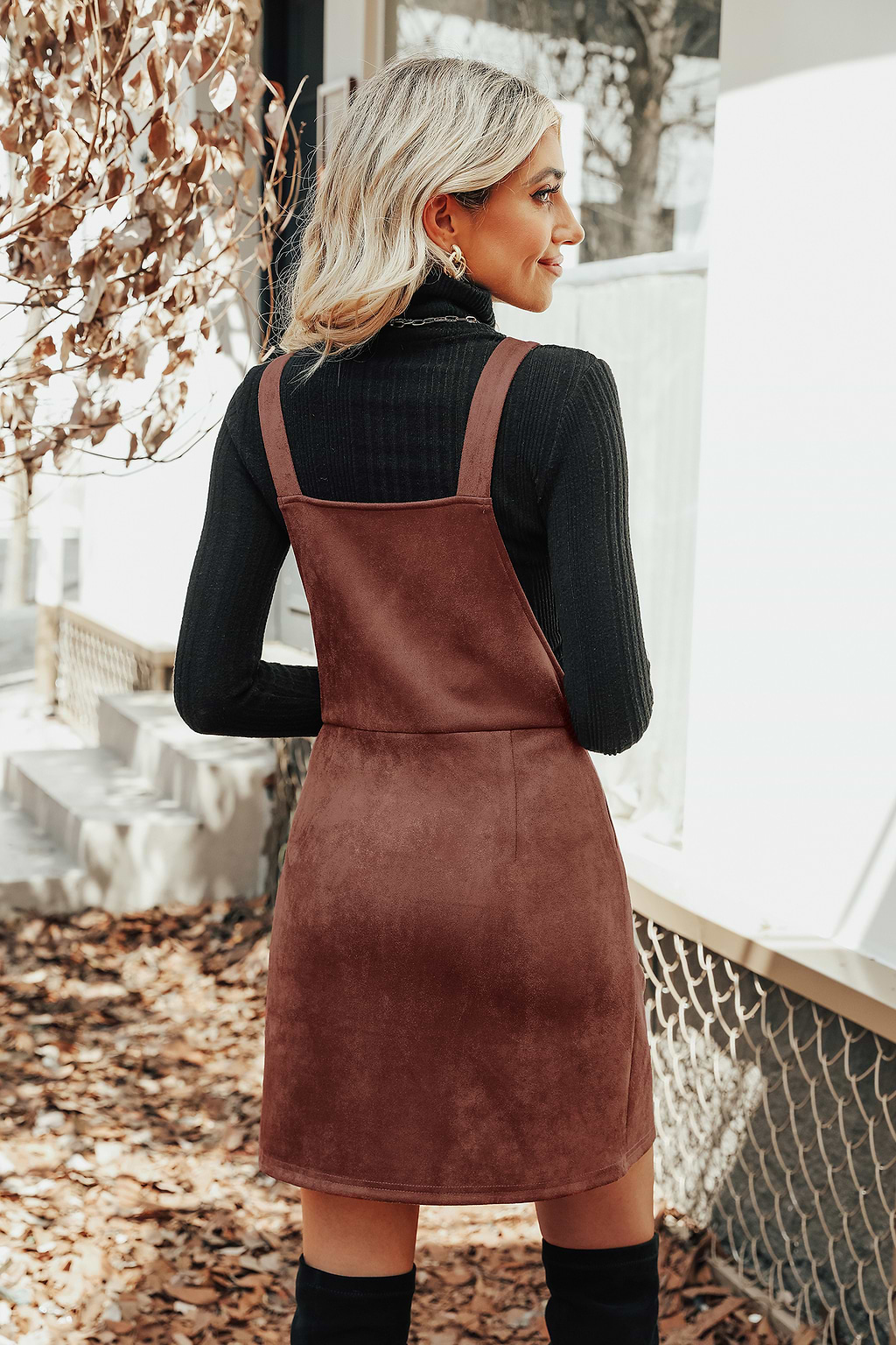 O-Ring Mini-Schürzenkleid aus Kunstleder