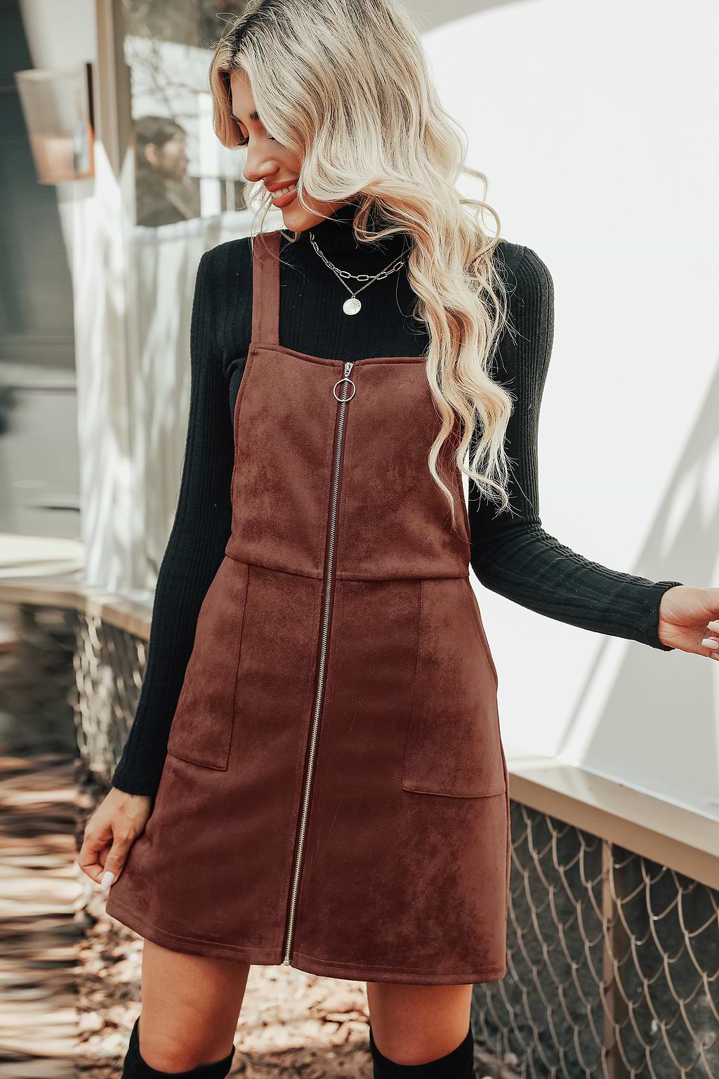 O-Ring Mini-Schürzenkleid aus Kunstleder