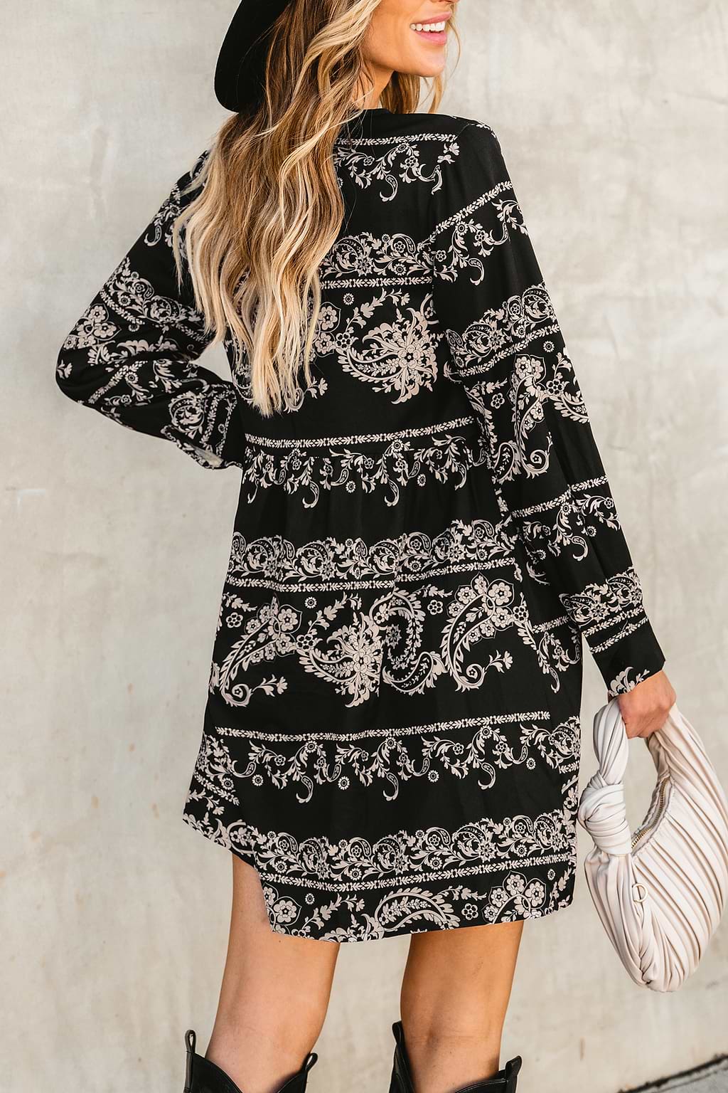 Mini-jurk met paisleyprint  V-hals en lange mouwen