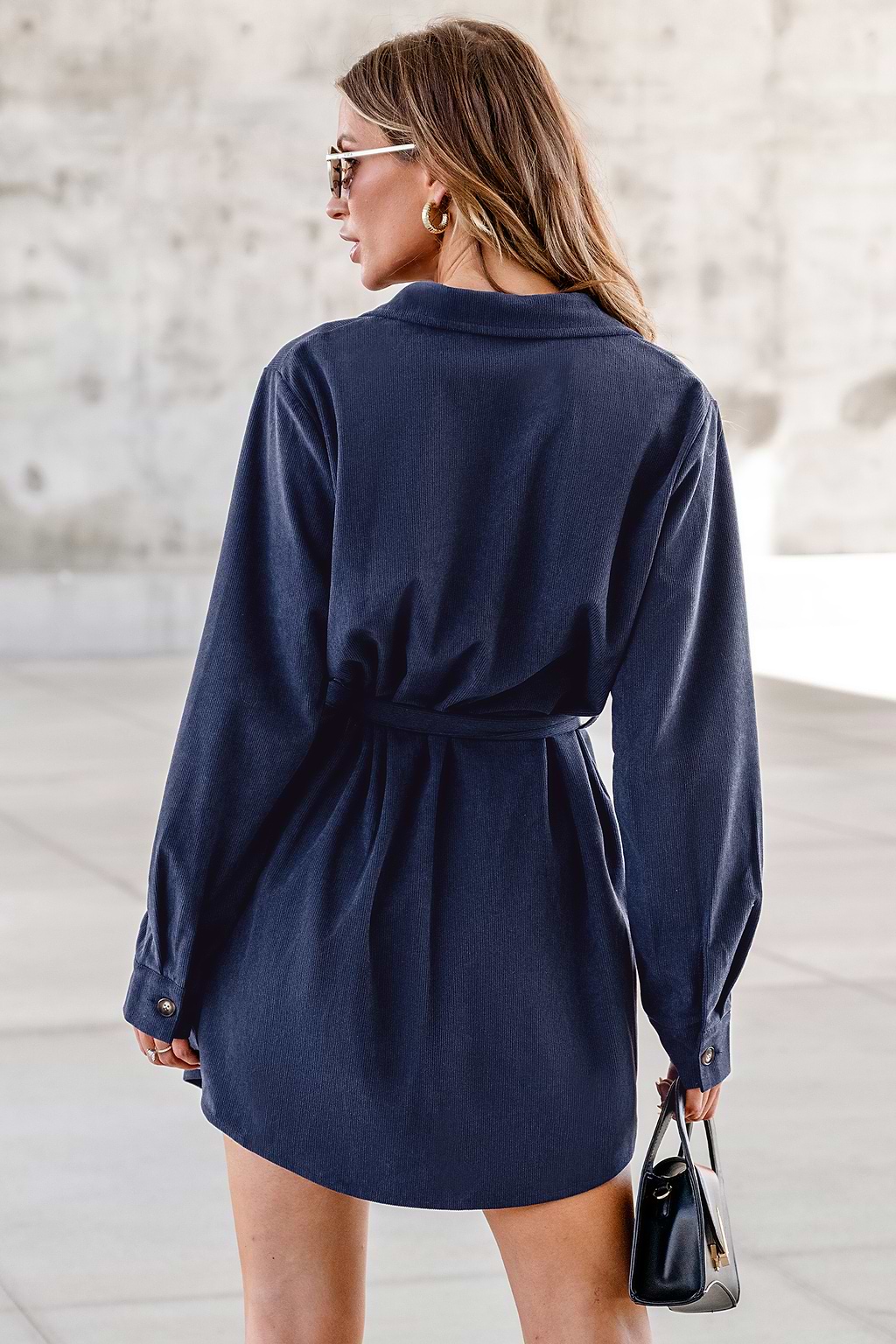 Corduroy jurk met knoopsluiting en riem aan de voorkant