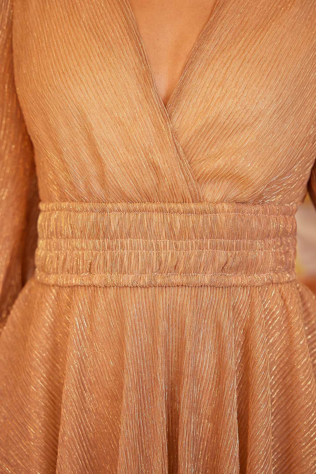 Volantkleid mit V-Ausschnitt