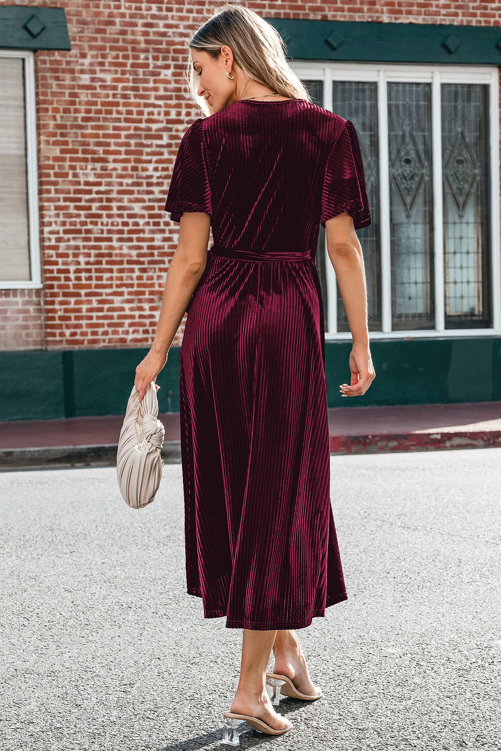 Robe en velours côtelé maxi à col surplis avec ceinture