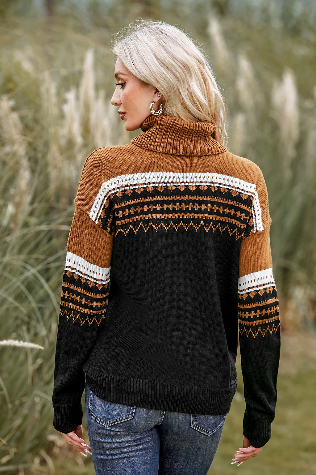 Jersey de punto con cuello alto y canalé con estampado geométrico