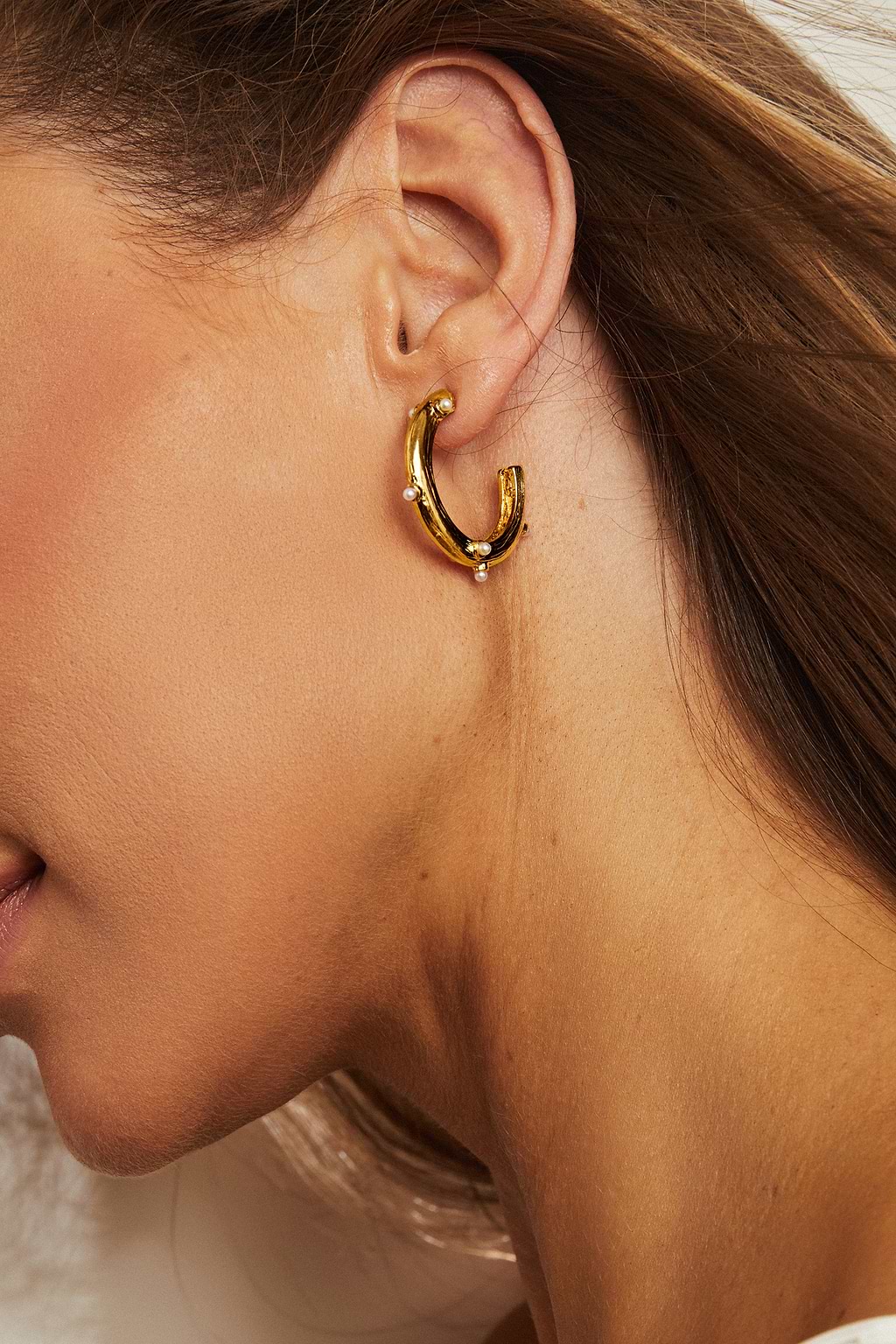 Créoles à dos ouvert en fausses perles