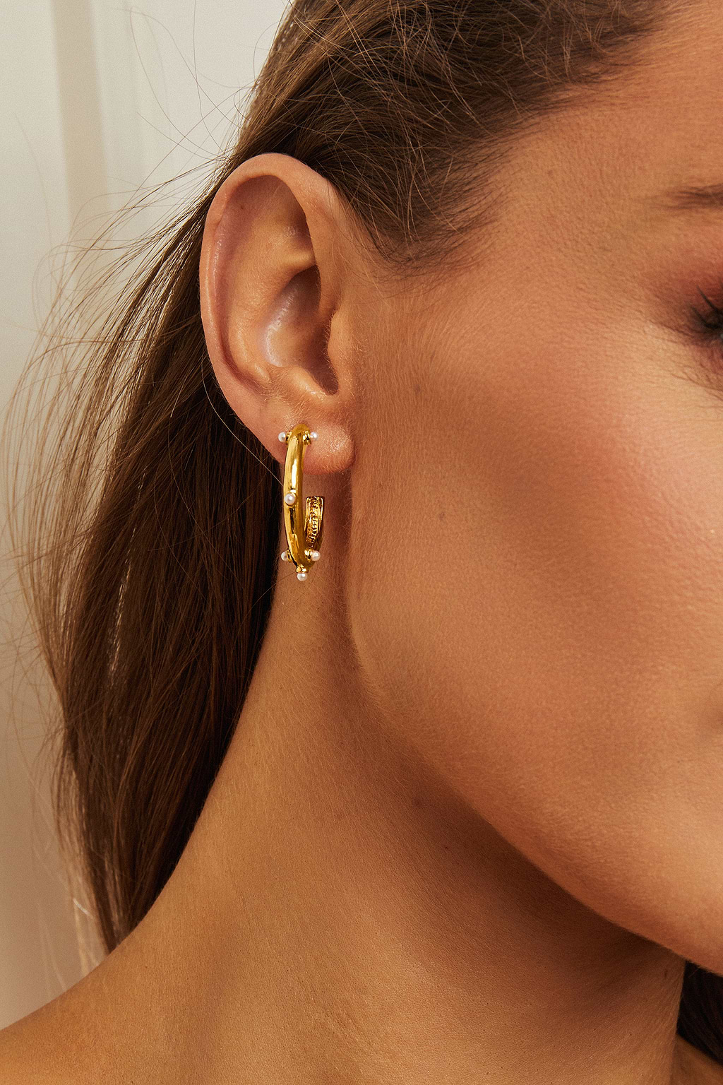 Créoles à dos ouvert en fausses perles