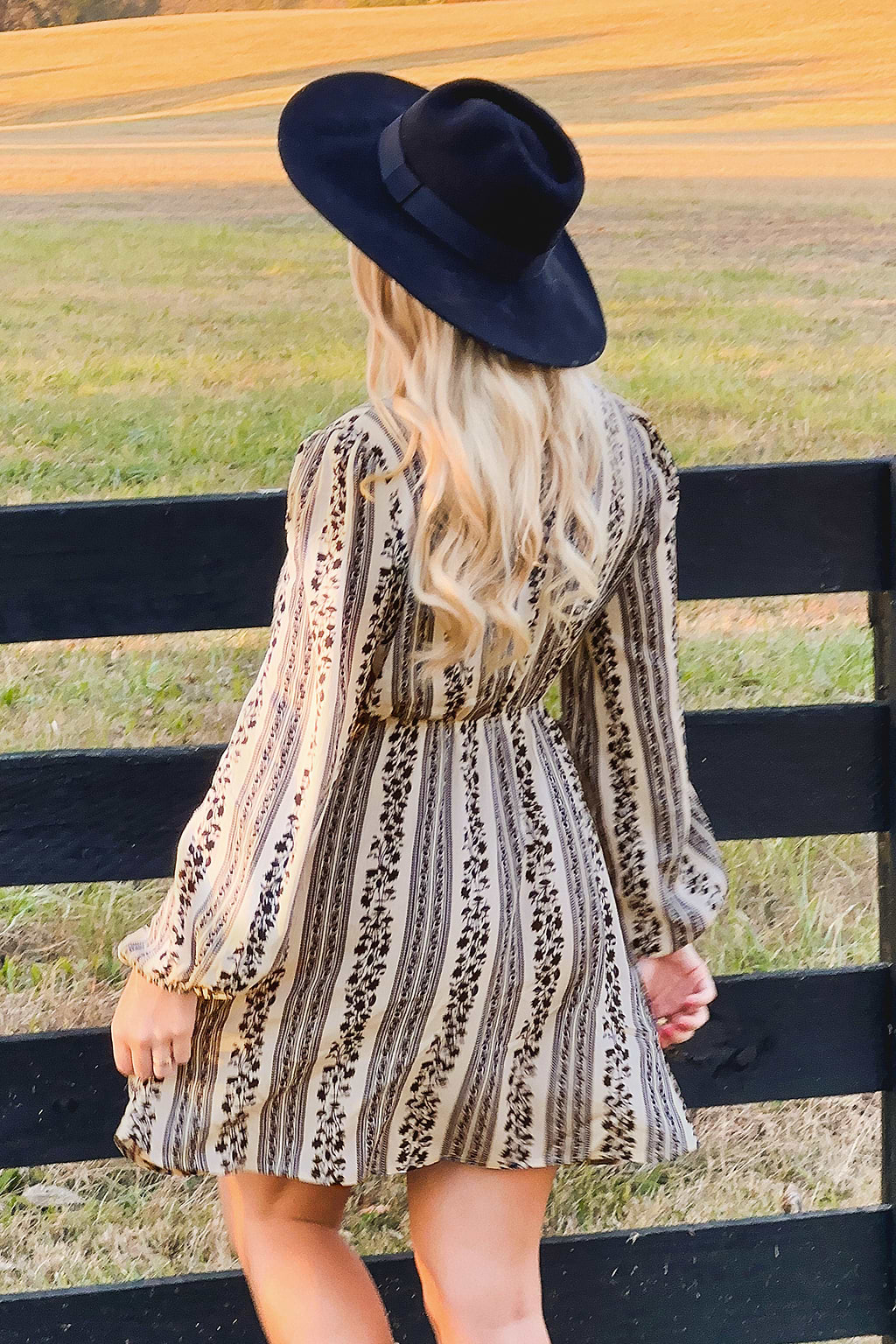 Minikleid mit Puffärmeln und Blumenmuster