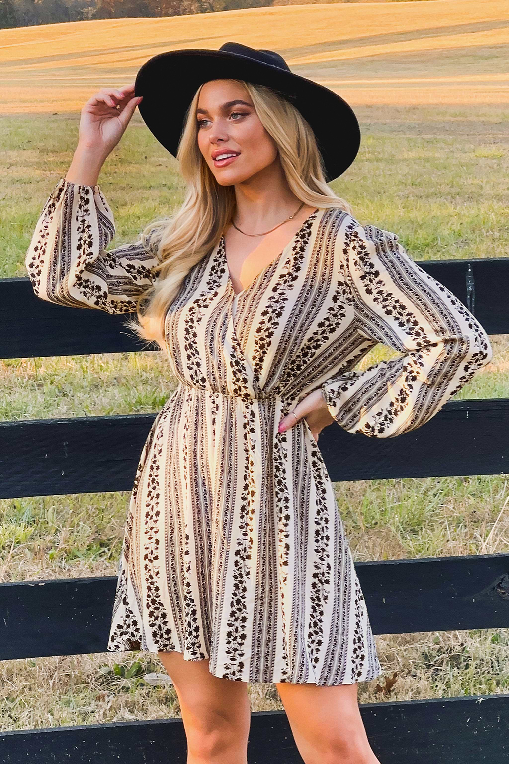 Minikleid mit Puffärmeln und Blumenmuster