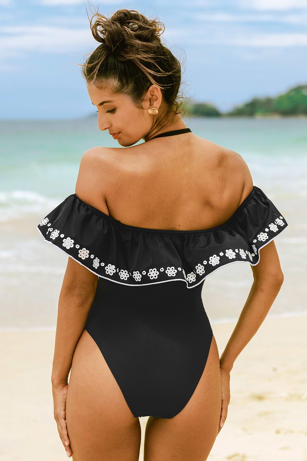 Off-Shoulder-Badeanzug mit Ösendetails