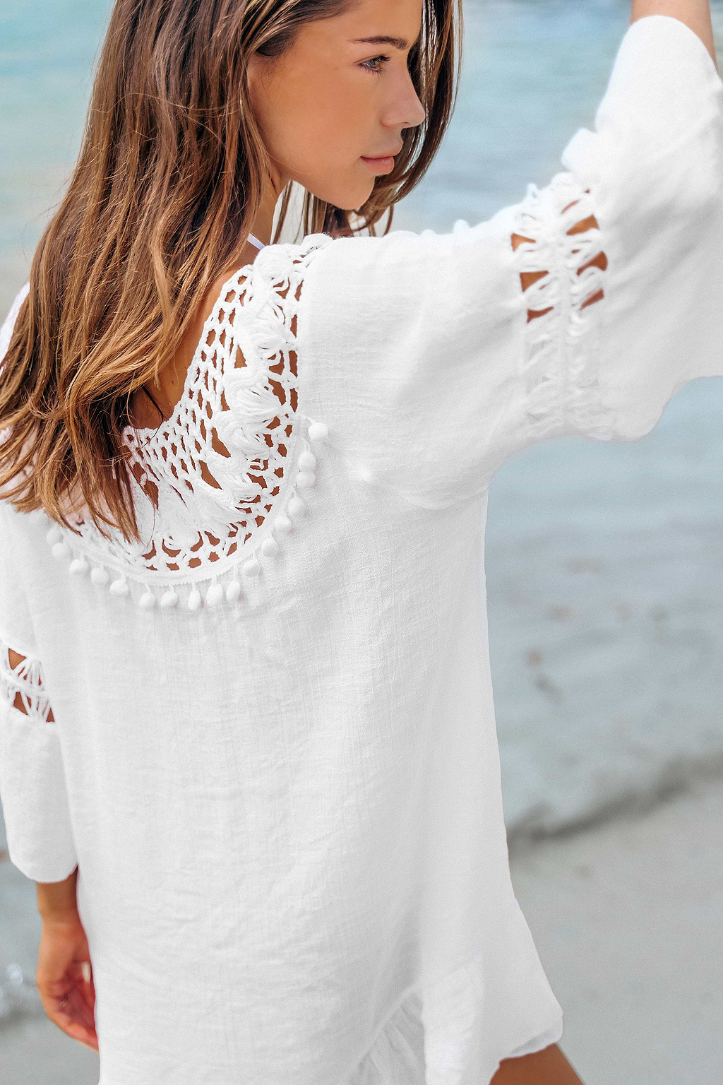 Vestido tipo pareo con volantes de crochet