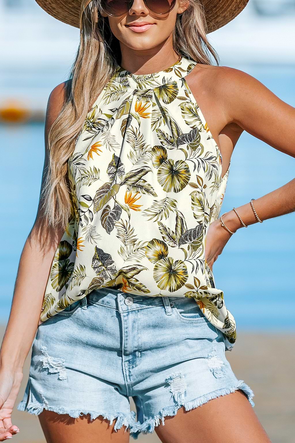 Top floral con cuello alto