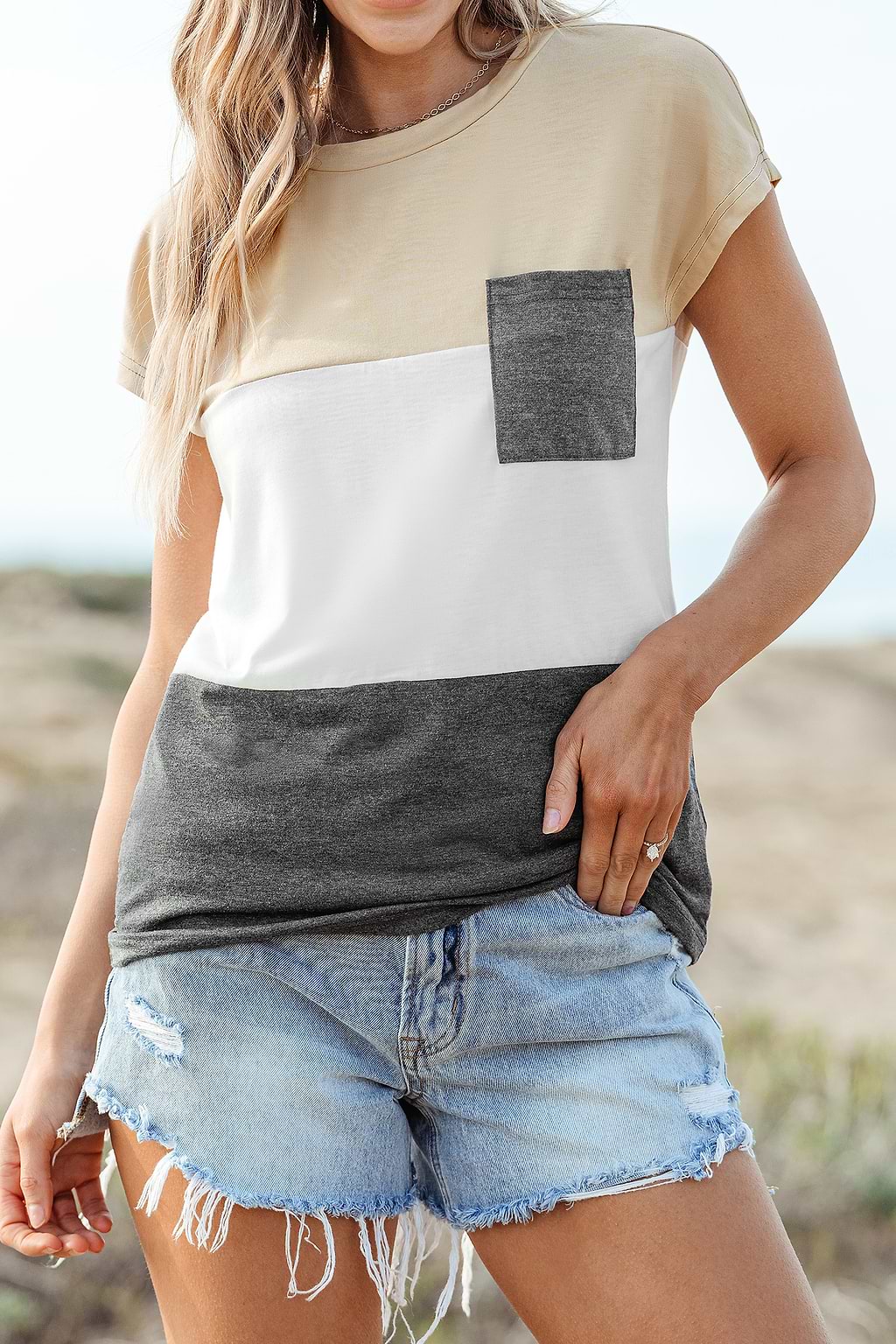 Neutrales Farbblock Taschen T-Shirt