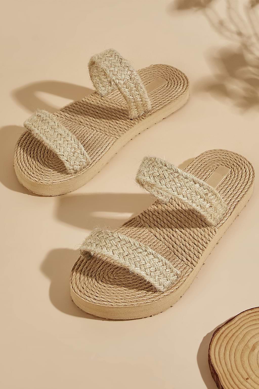 Instapsandalen van gevlochten jute met dubbele band