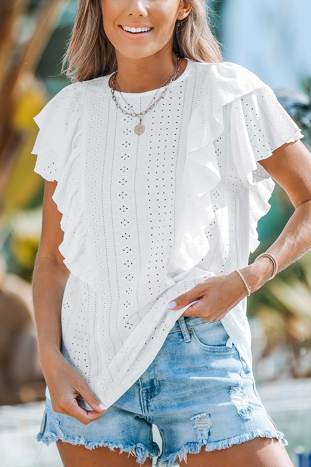 Bluse mit Rüschen und Ösen