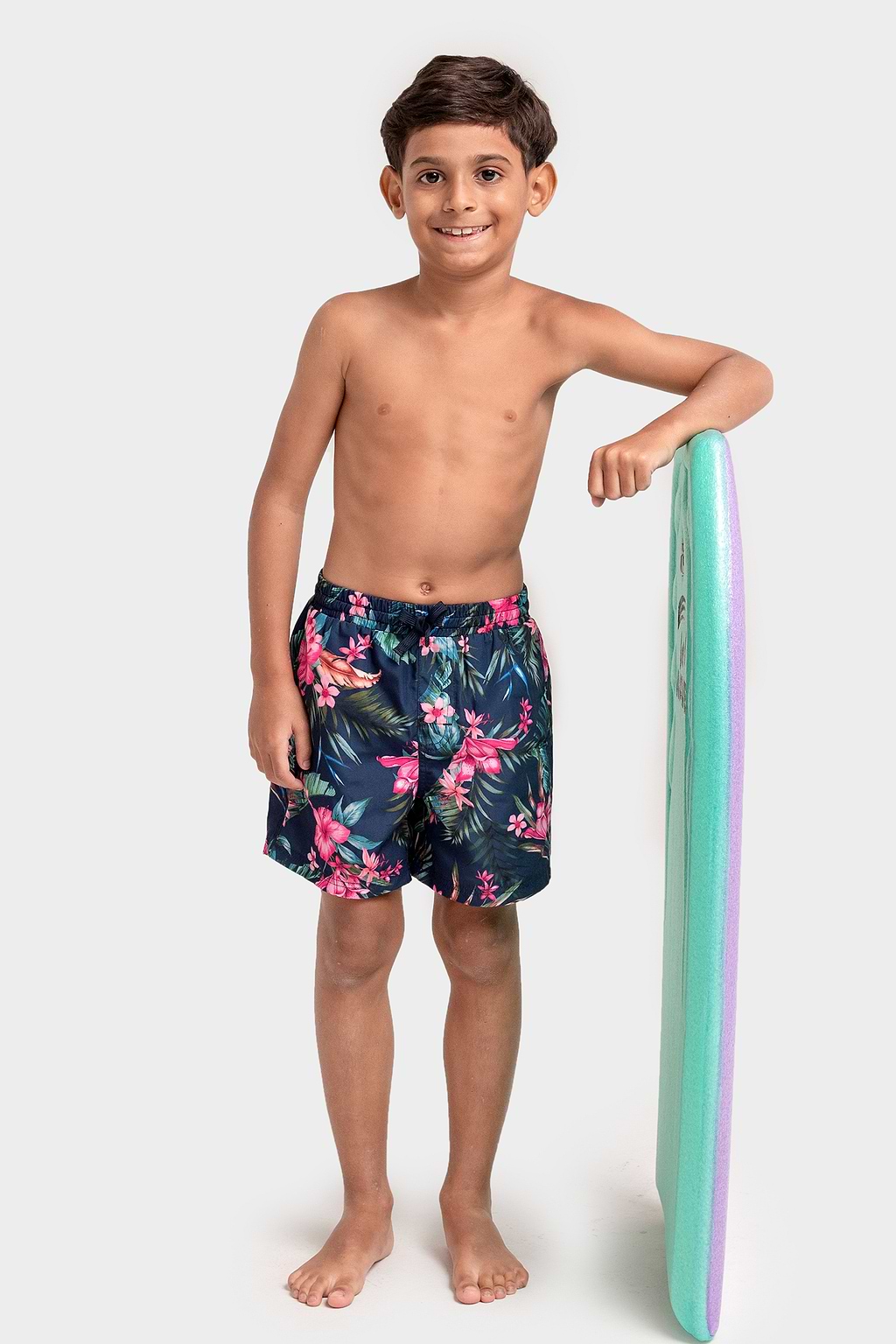 Bañador corto con estampado tropical para niños