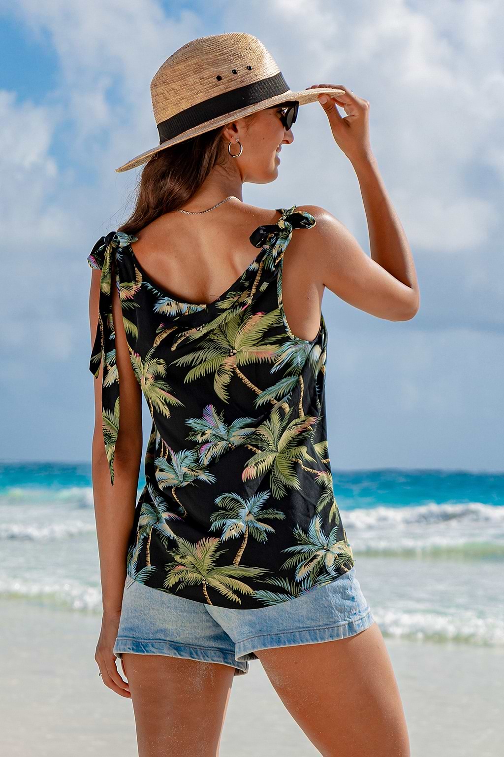 Mouwloze blouse met tropische stropdas en schouder