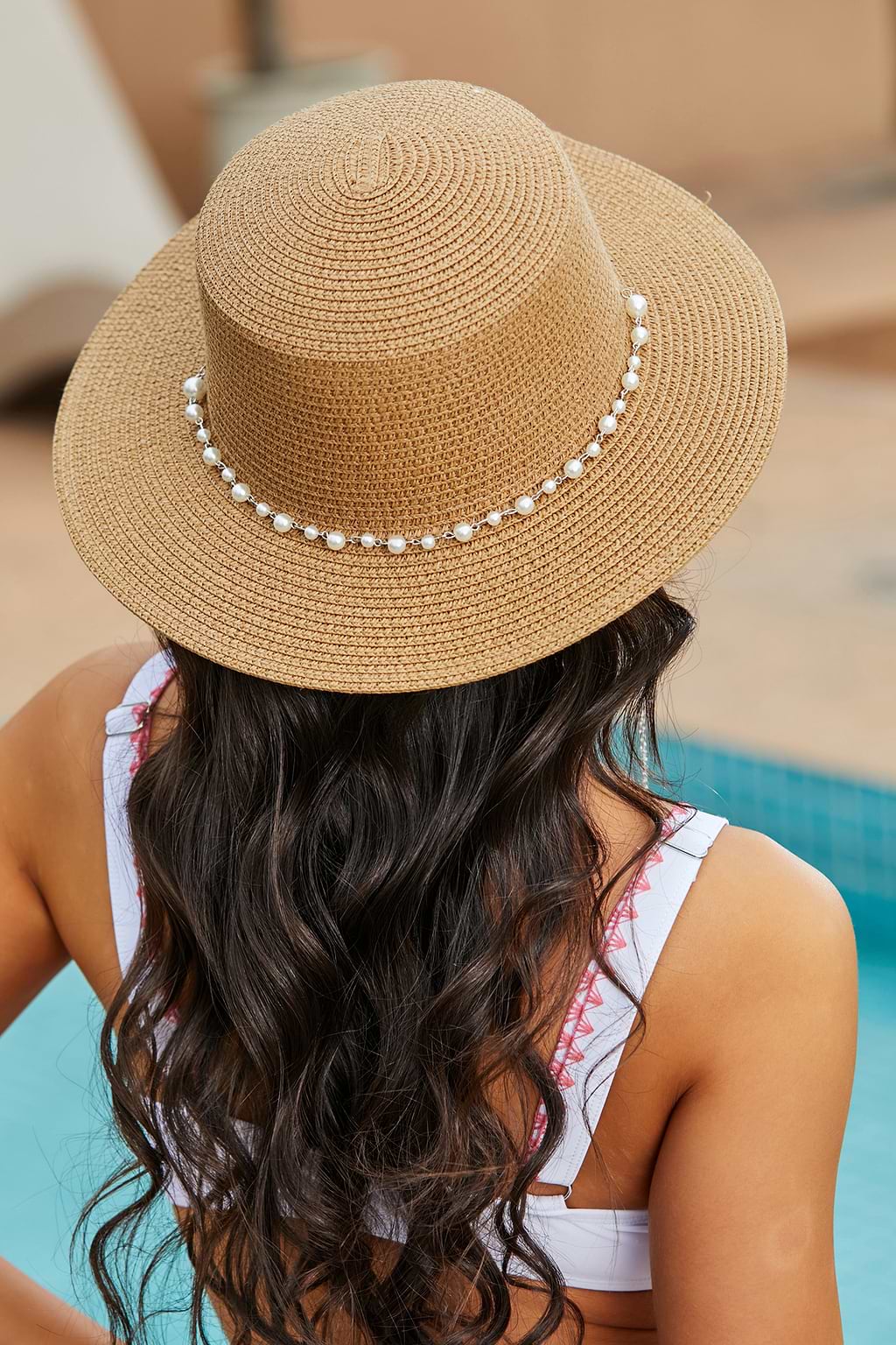 Strohhut mit Kunstperlen