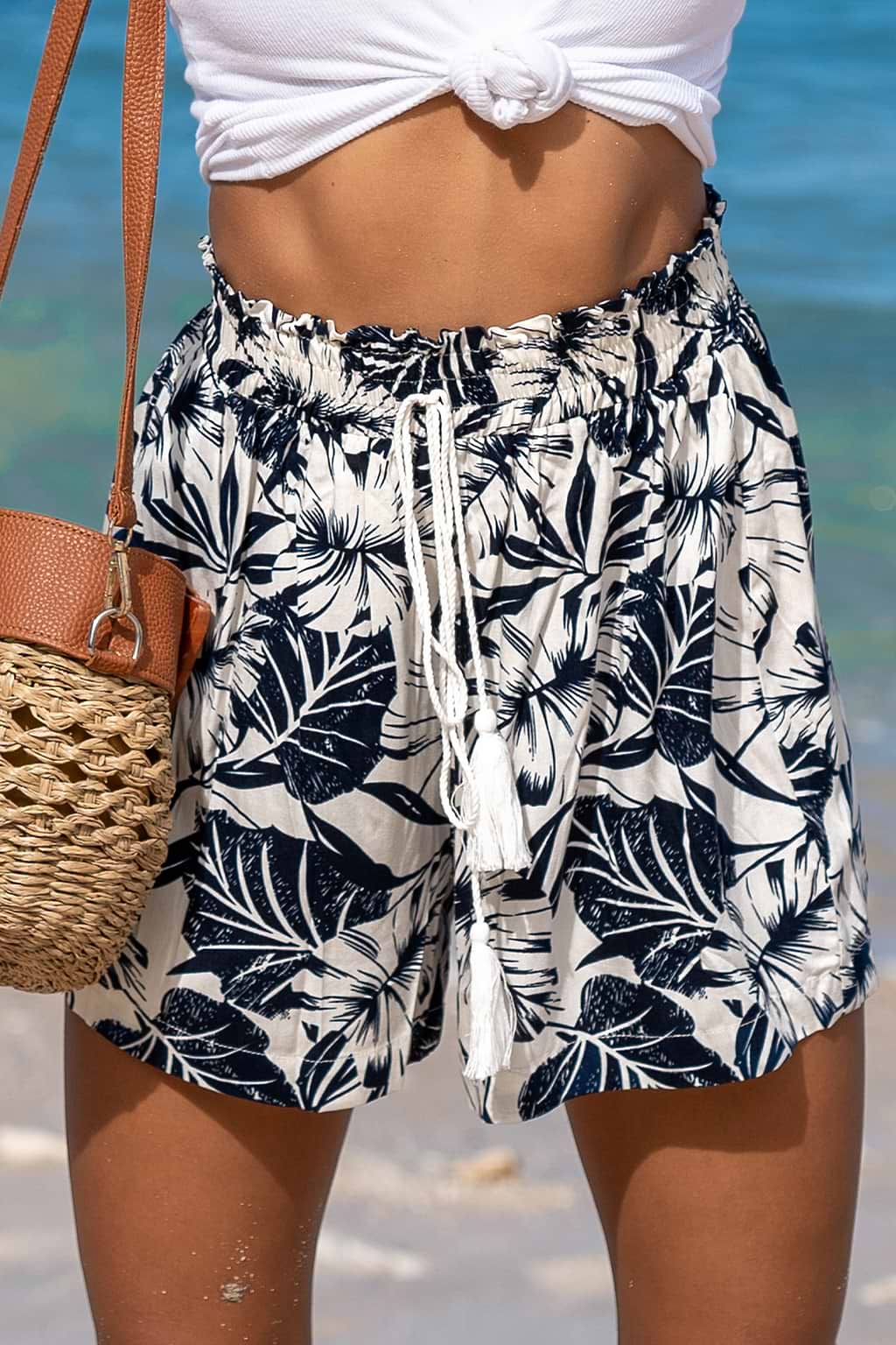 Marineblauwe en witte short met gesmokte taille en kwastje