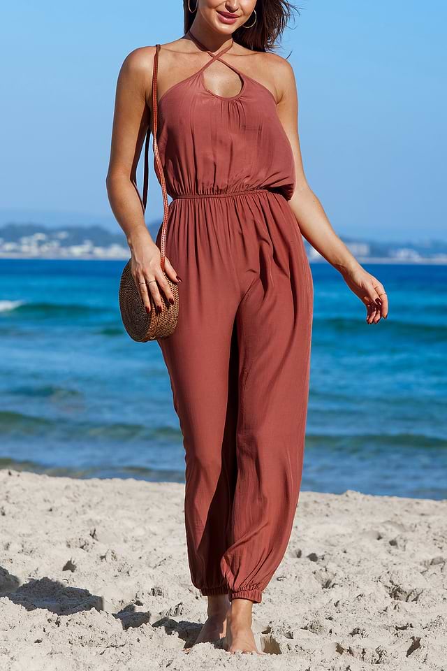 Mono burdeos con cuello halter cruzado