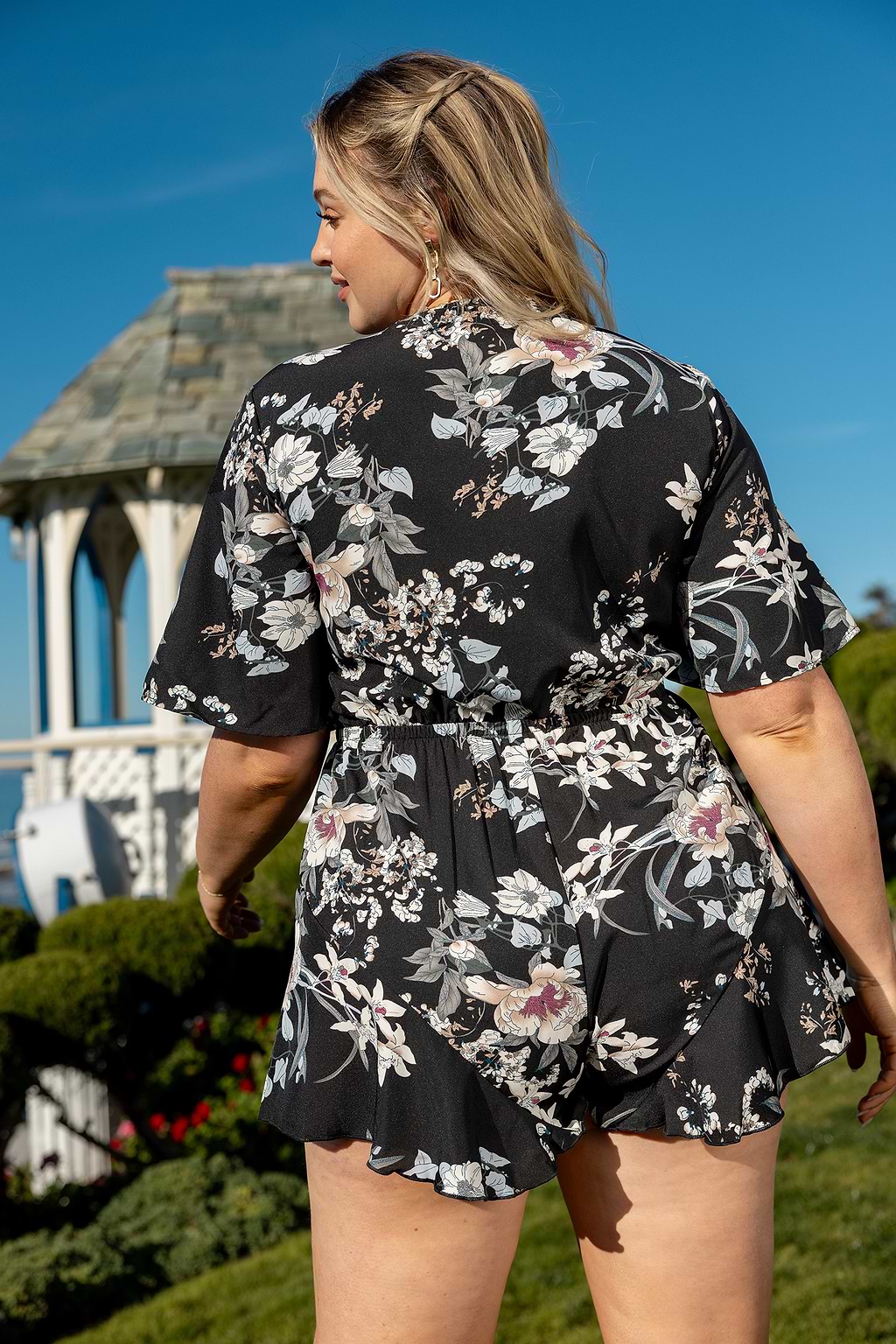 Mono corto con estampado floral negro