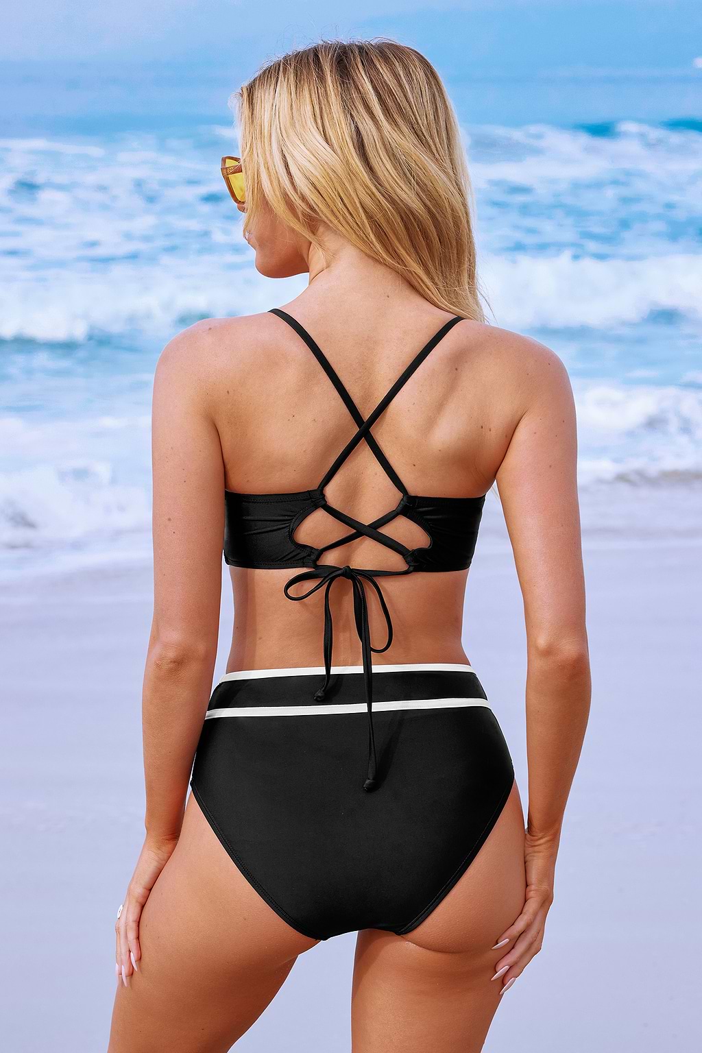 Crossback-Bikini-Oberteil und Bikinihose mit Kontrastpaspel