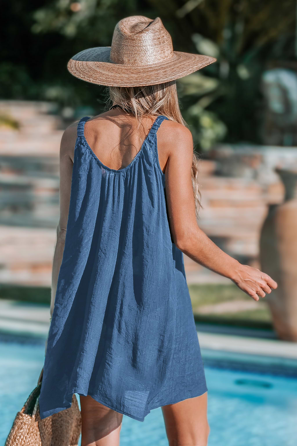 Himmelblaues ärmelloses Cover-Up-Kleid mit U-Ausschnitt