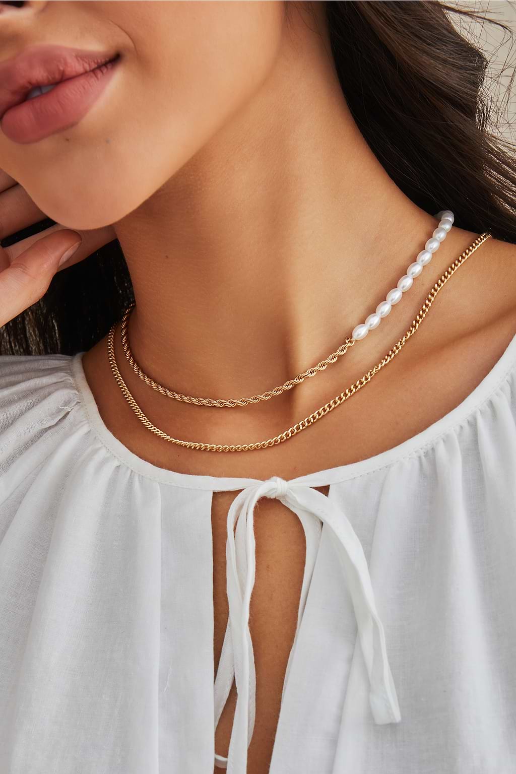 Goldfarbenes Halsketten-Set mit Kunstperlen