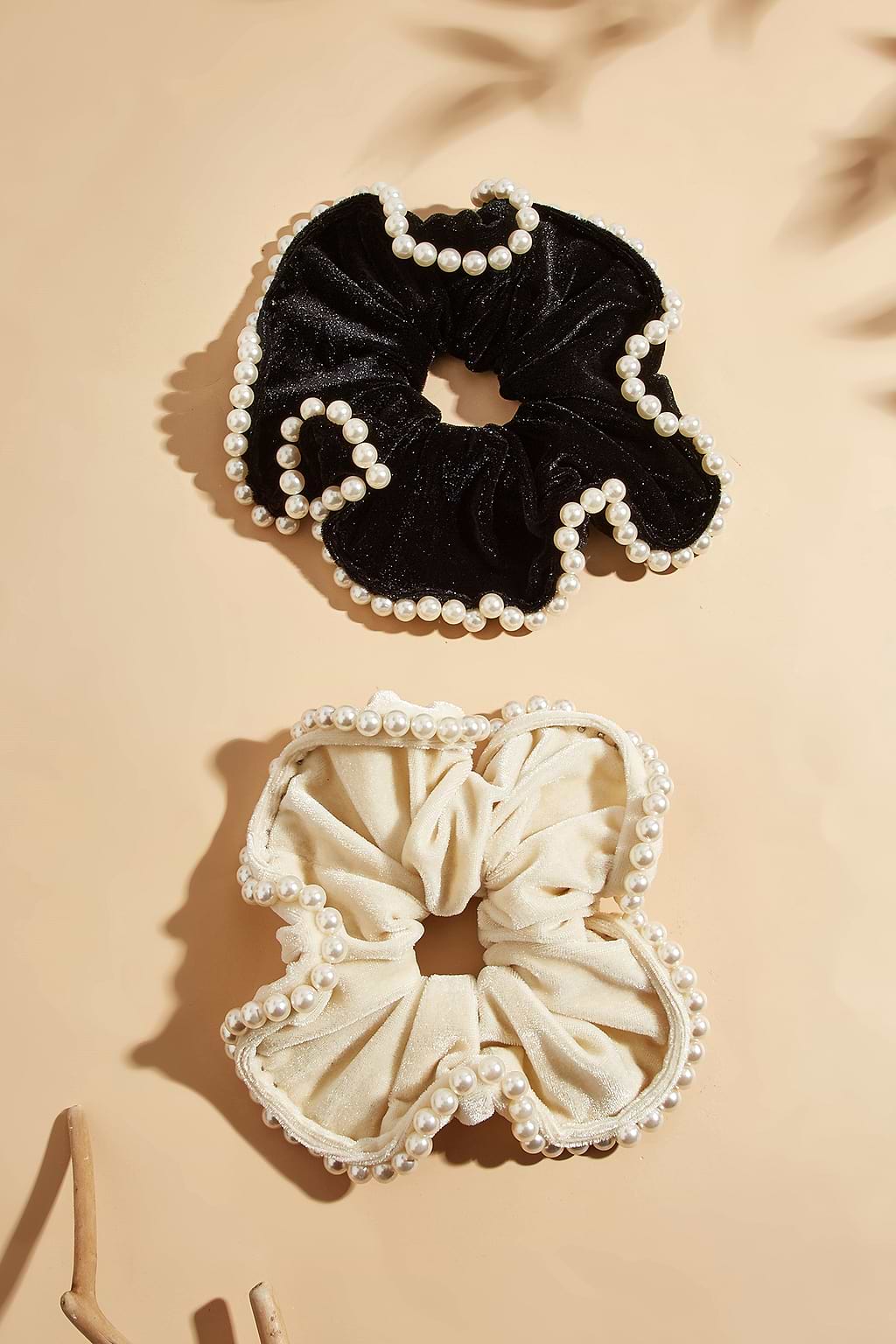 Set van faux parelscrunchies