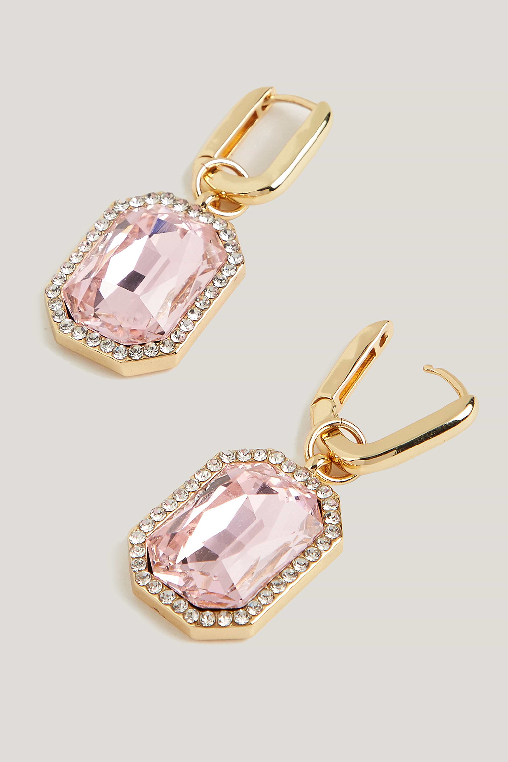 Goldfarbene Ohrhänger mit rosa und klarem Kristall