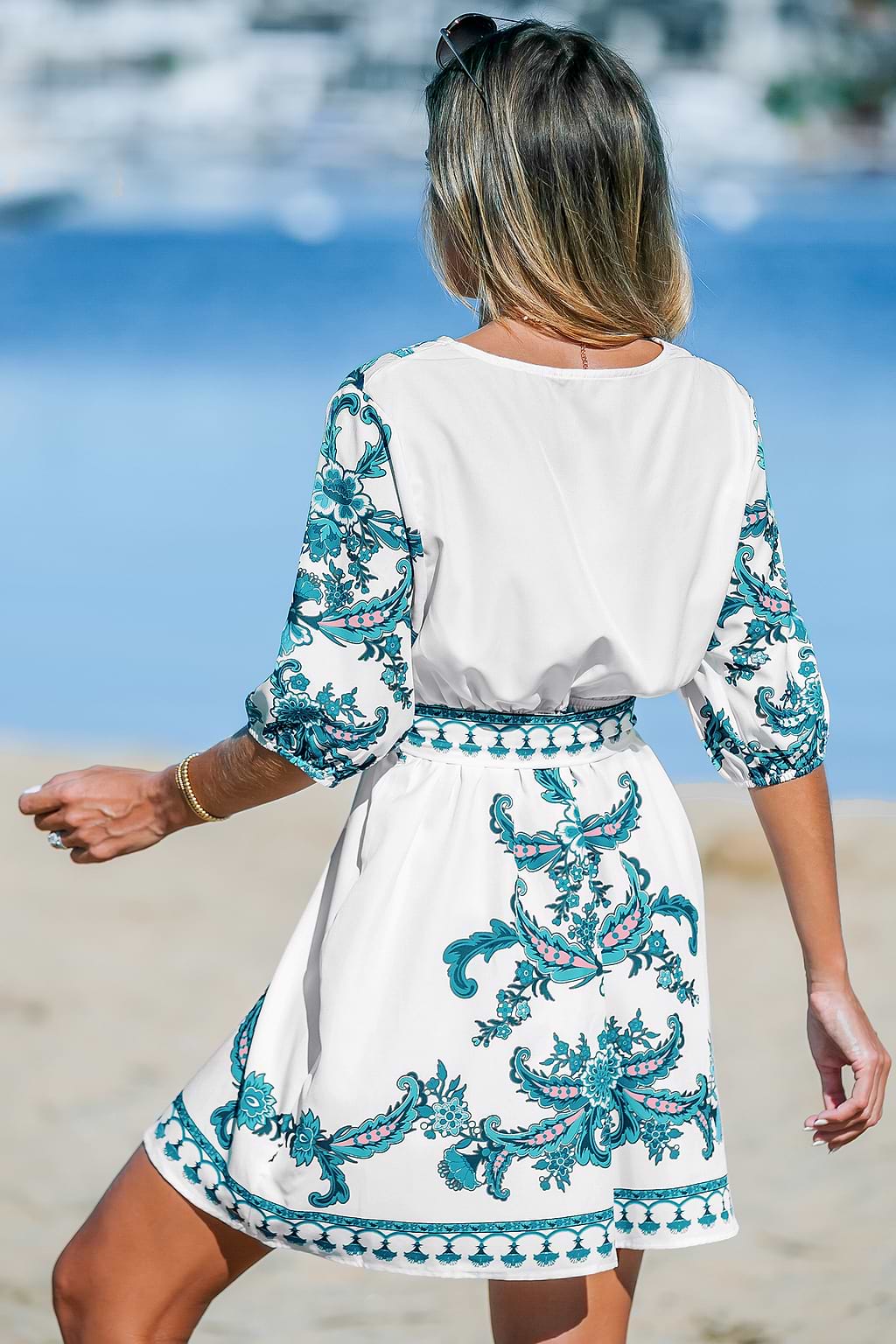 Groene paisley mini-jurk met V-hals en pofmouwen