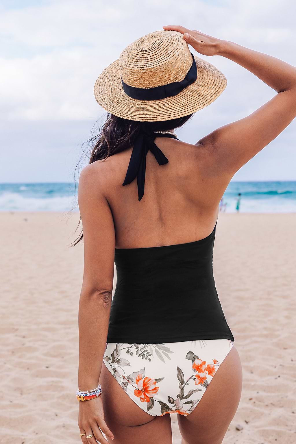 Conjunto de top tankini con escote halter y braguitas tropicales de Escaping