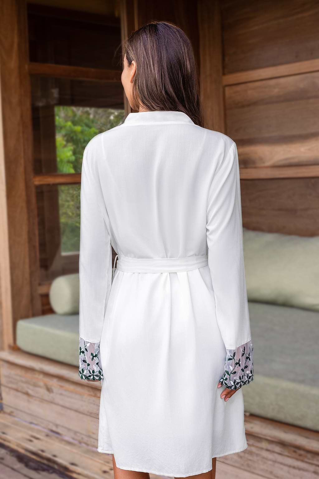 Robe de chambre en broderie à fleurs blanche