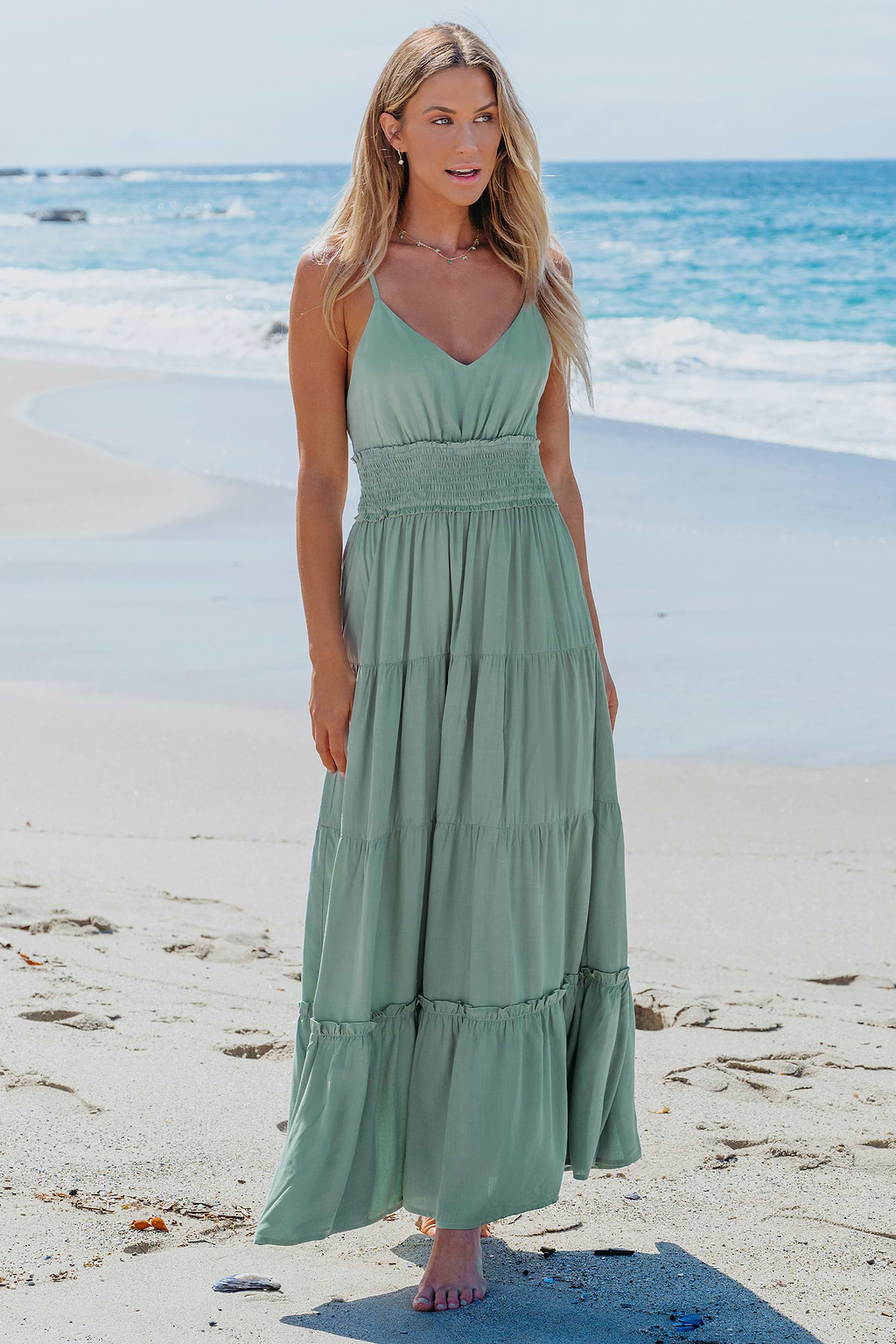 Vestido largo con dobladillo con volantes y cintura fruncida sin mangas color salvia