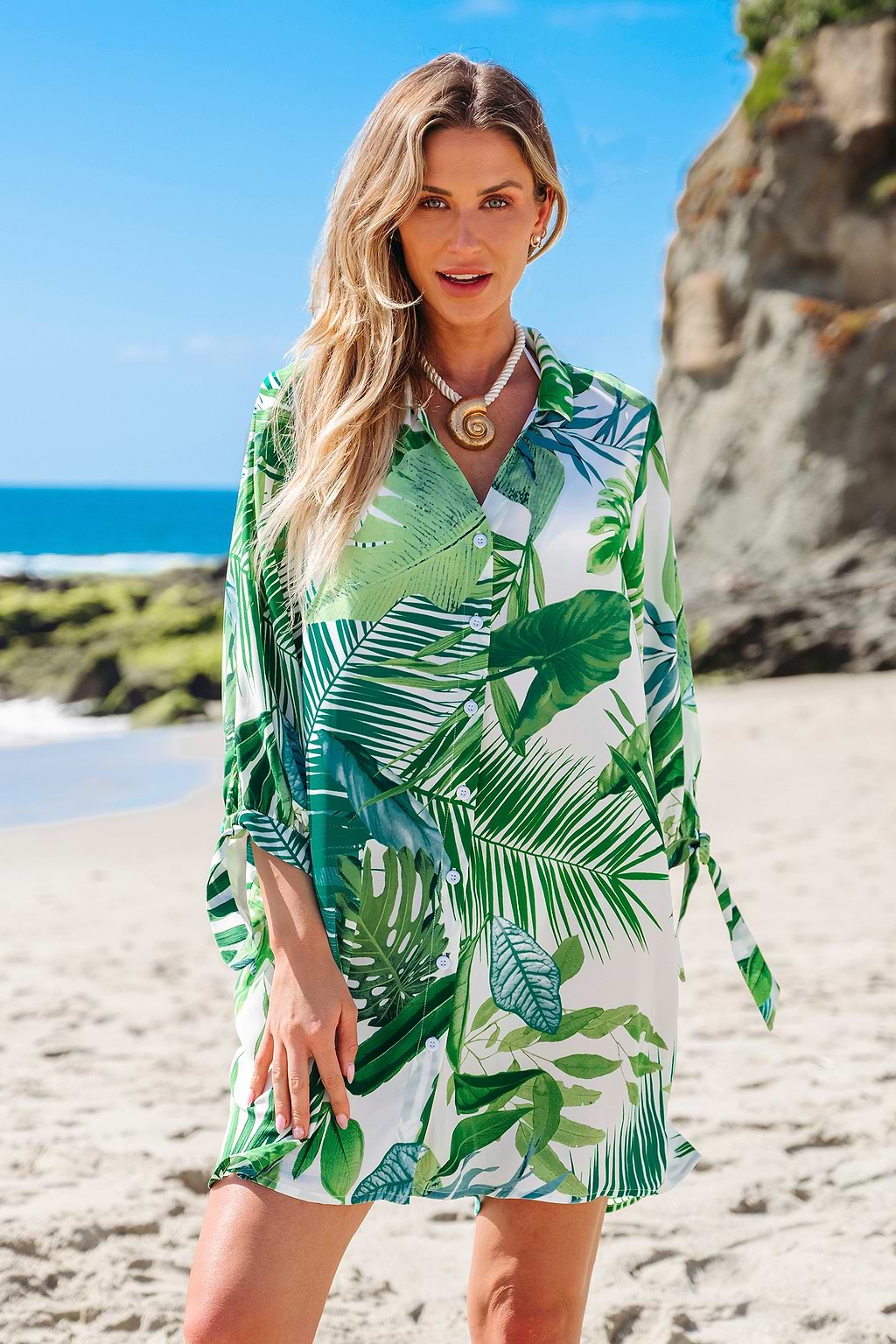 Mini-cover-up met tropische kraag en knopen