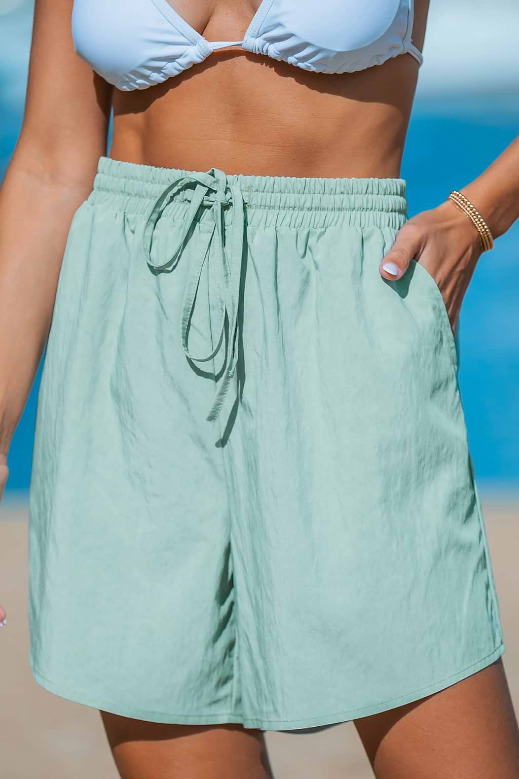 Hellgrüne Shorts mit lockerem Bein und Kordelzug an der Taille