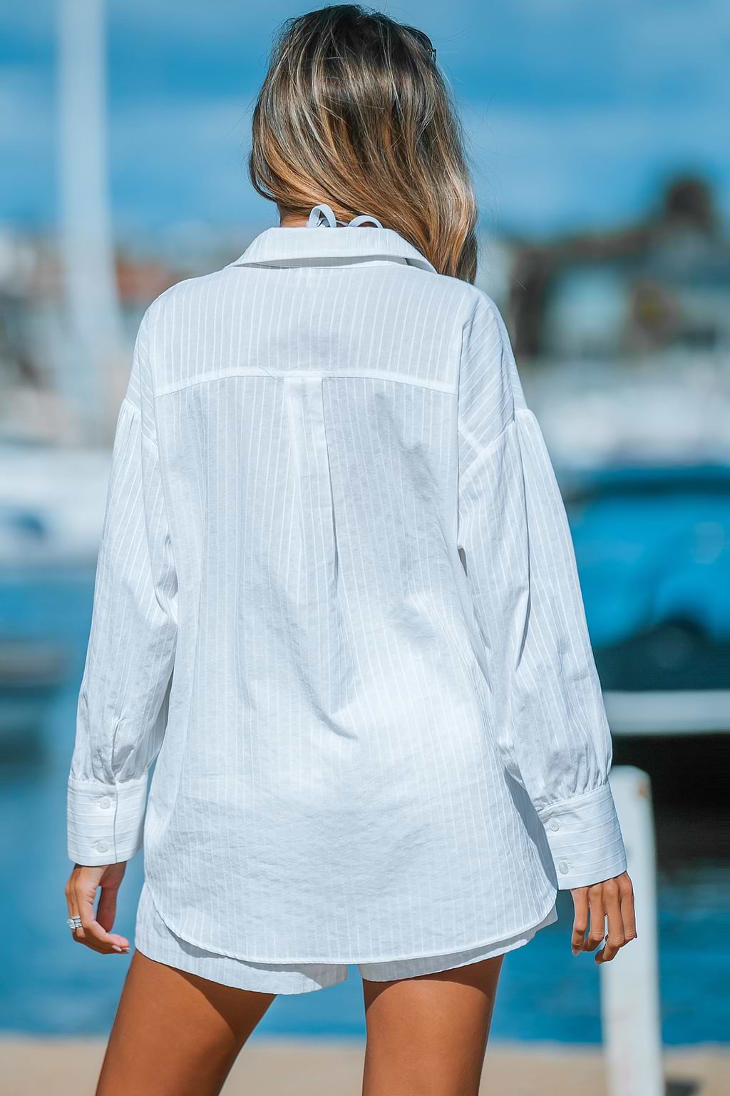 Witte tonale blouse met krijtstreep en knoopsluiting en lange mouwen