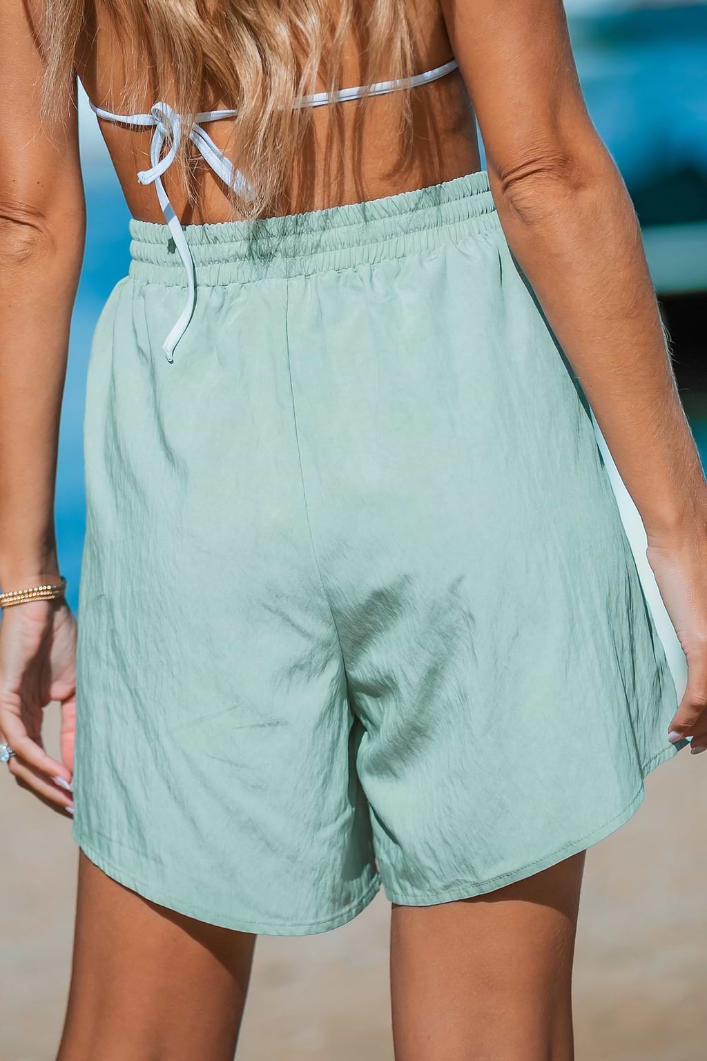 Hellgrüne Shorts mit lockerem Bein und Kordelzug an der Taille
