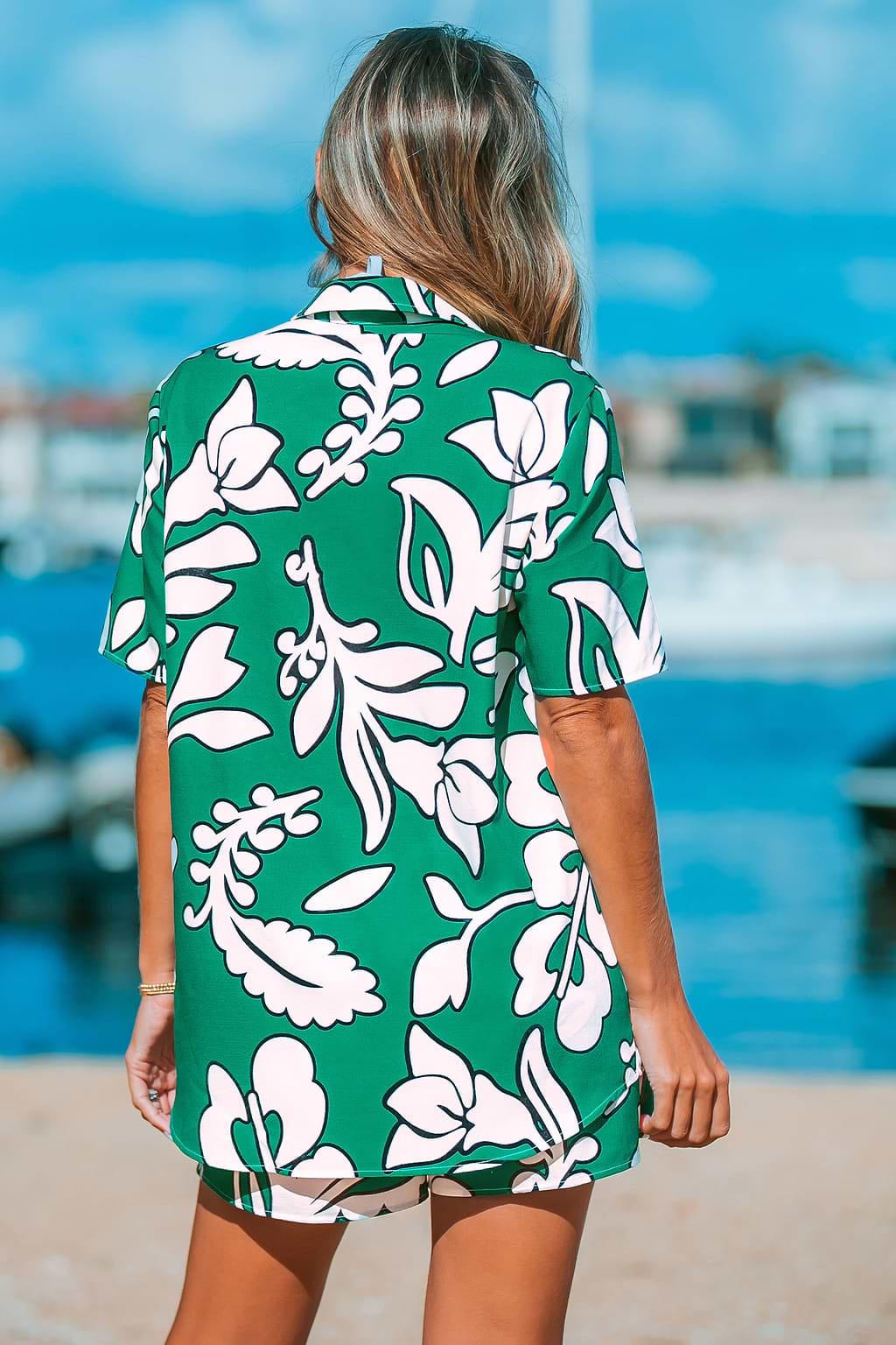 Grüne tropische Bluse mit Kragen und Knopfleiste