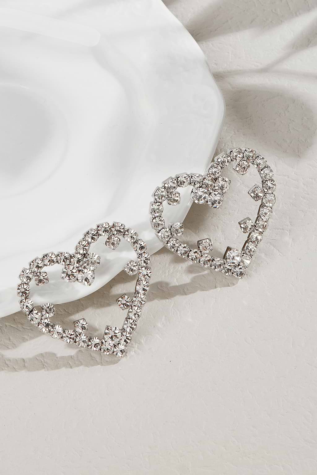 Heldere kristallen hartvormige studs