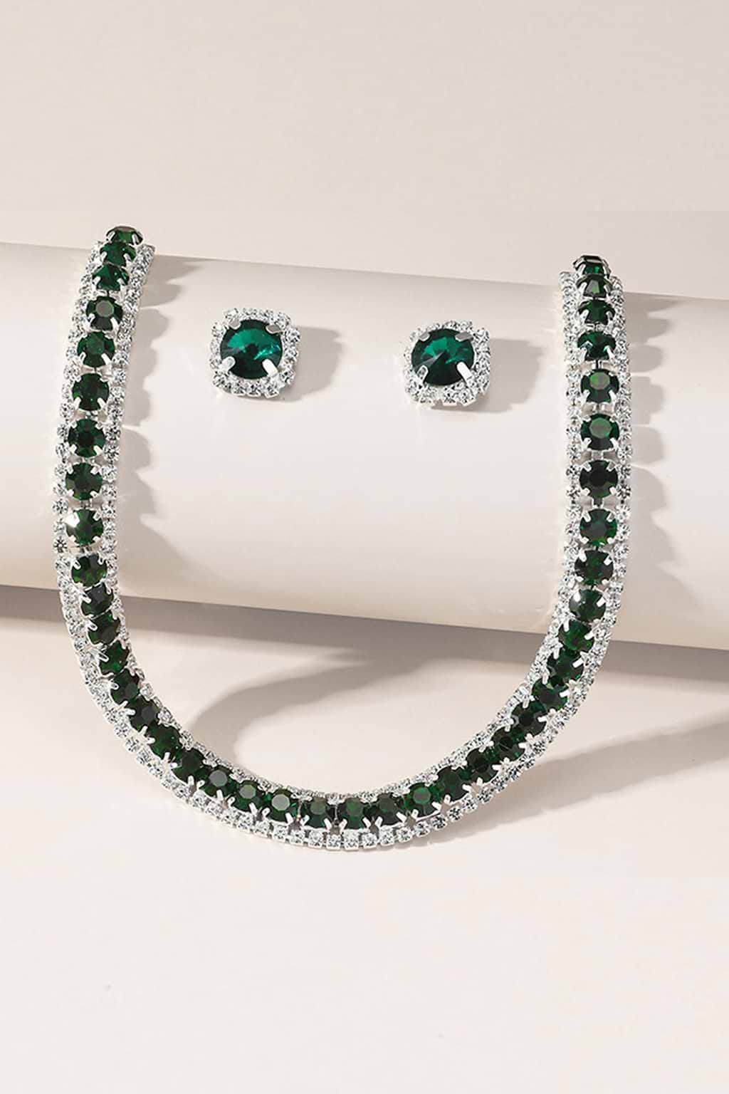 Collier ras-du-cou en cristal clair et fausse émeraude