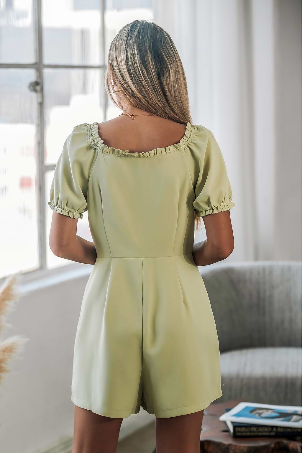 Combishort à manches courtes avec volants et boutons