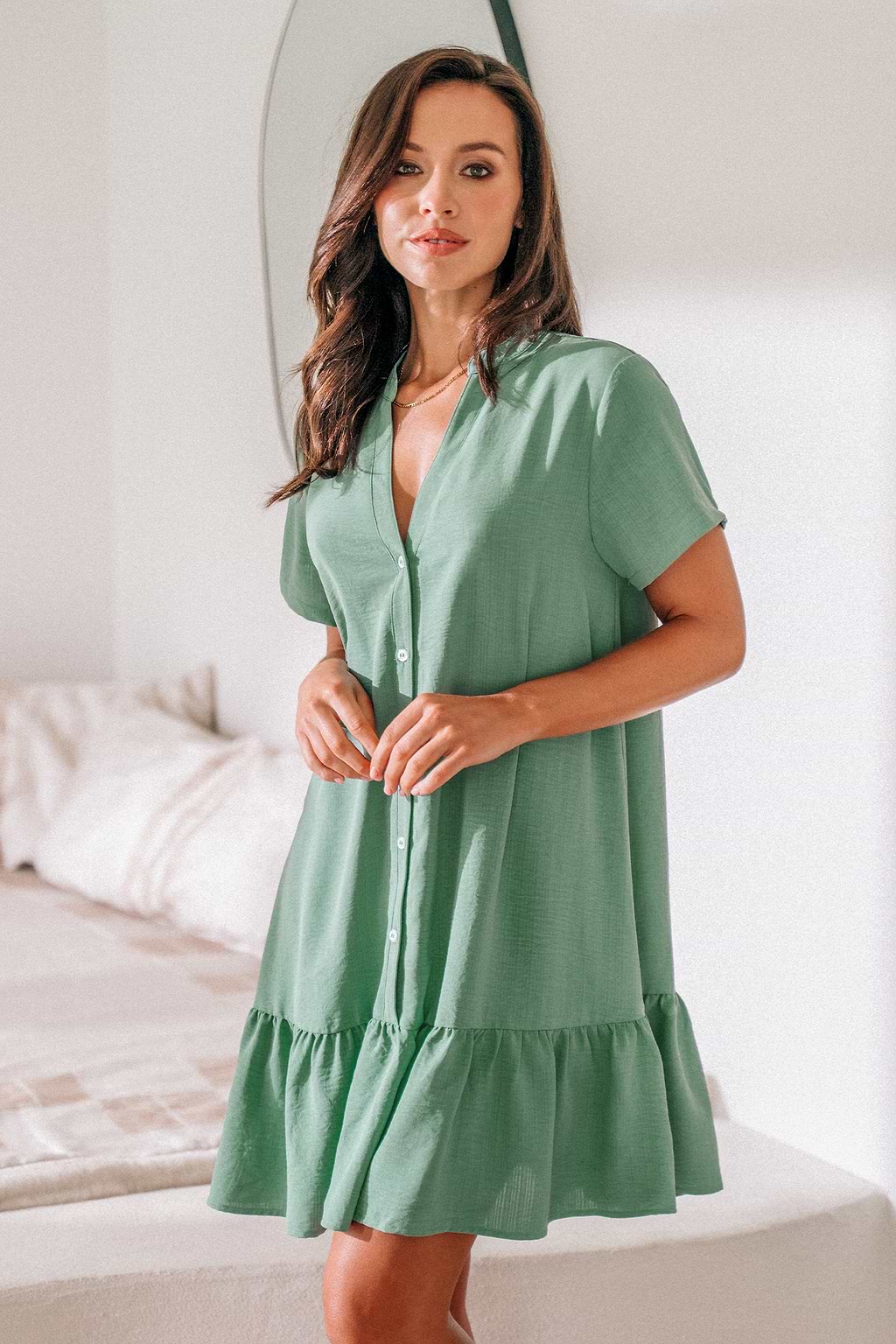 Robe mini à manches bouffantes et boutons vert tendre