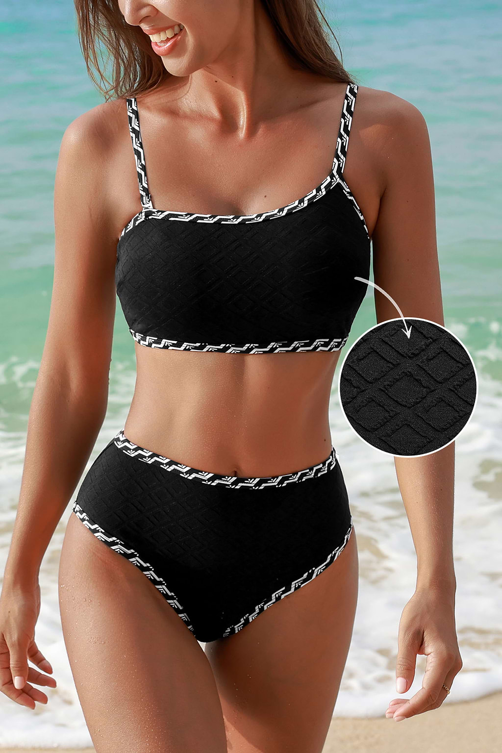 Conjunto de top de bikini asimétrico geométrico negro y braguitas atrevidas