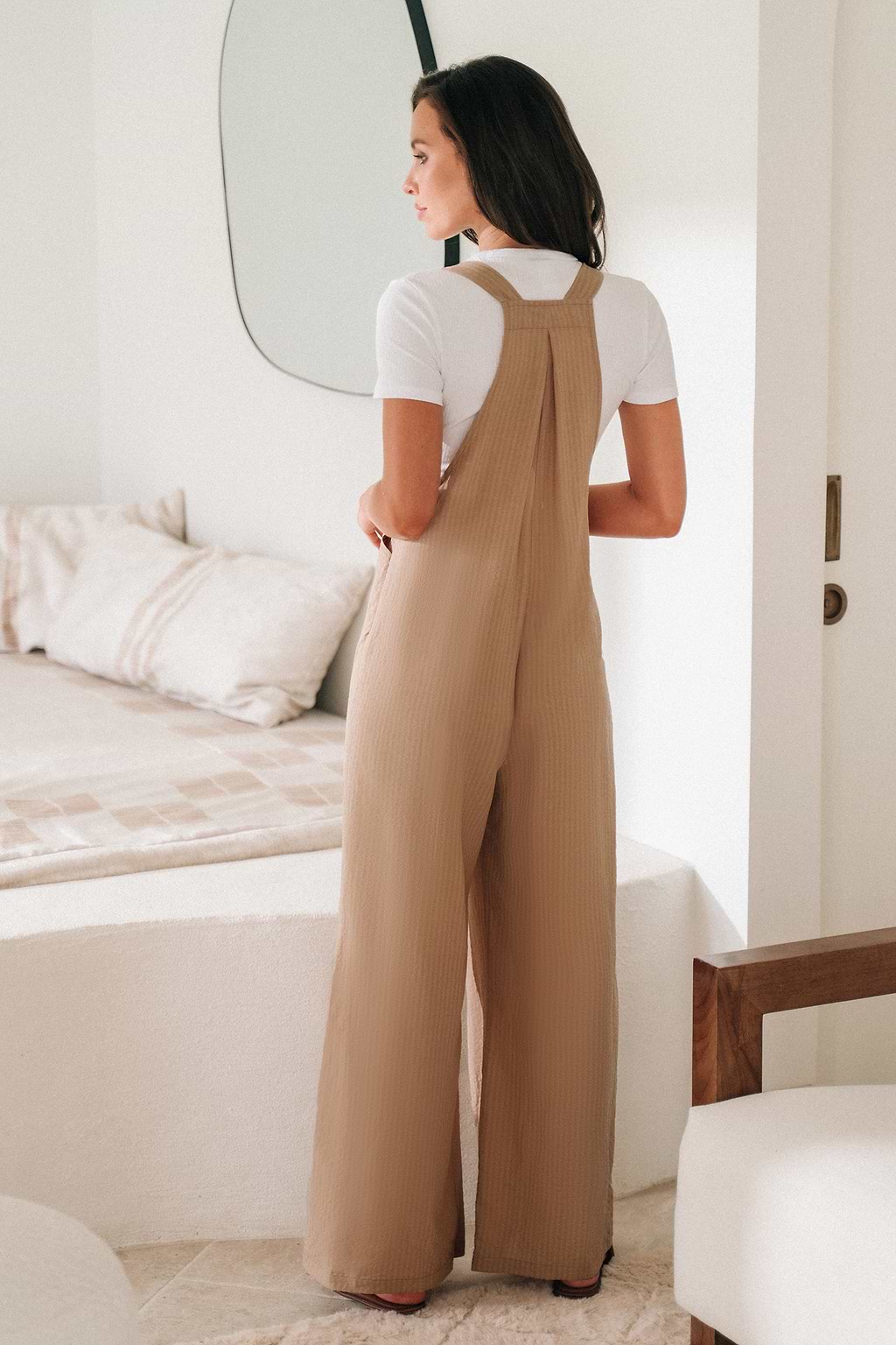 Mono con botones y cuello cuadrado