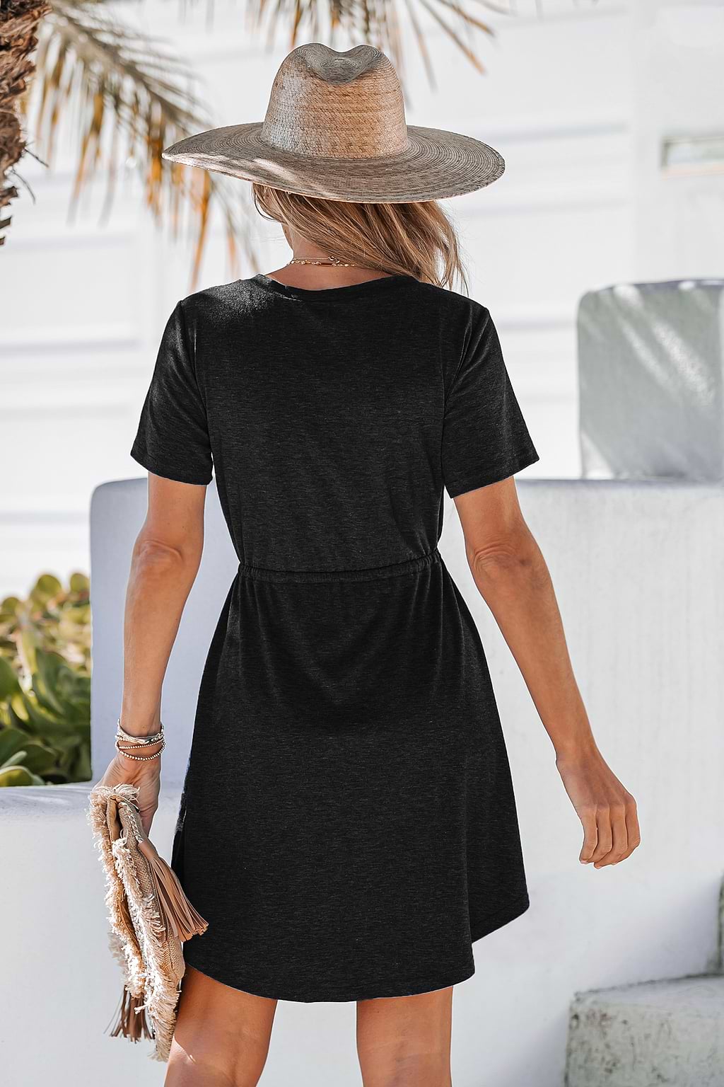 Robe mini à col en V et boutons sur le devant noir
