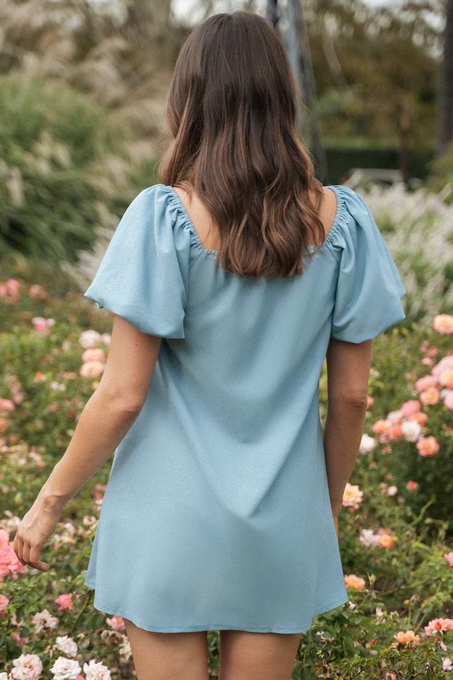 Robe mini à col carré et manches bouffantes bleu pâle